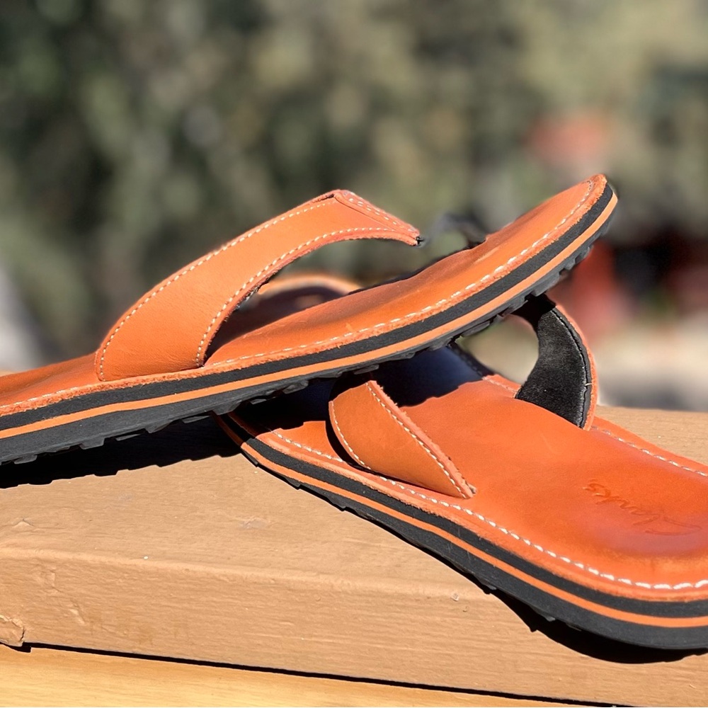 Clarks FLIP-FLOPS (10 M) orange tan LEATHER contoured footbed, fabric toe straps - Picture 3 of 5